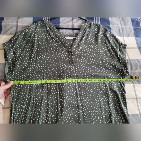 Reitmans printed twill split neck shift dress. Olive green. US XL. - Picture 9 of 9